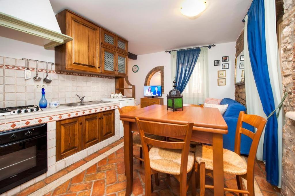 Apartments Casa Rubeus Ровинь Экстерьер фото